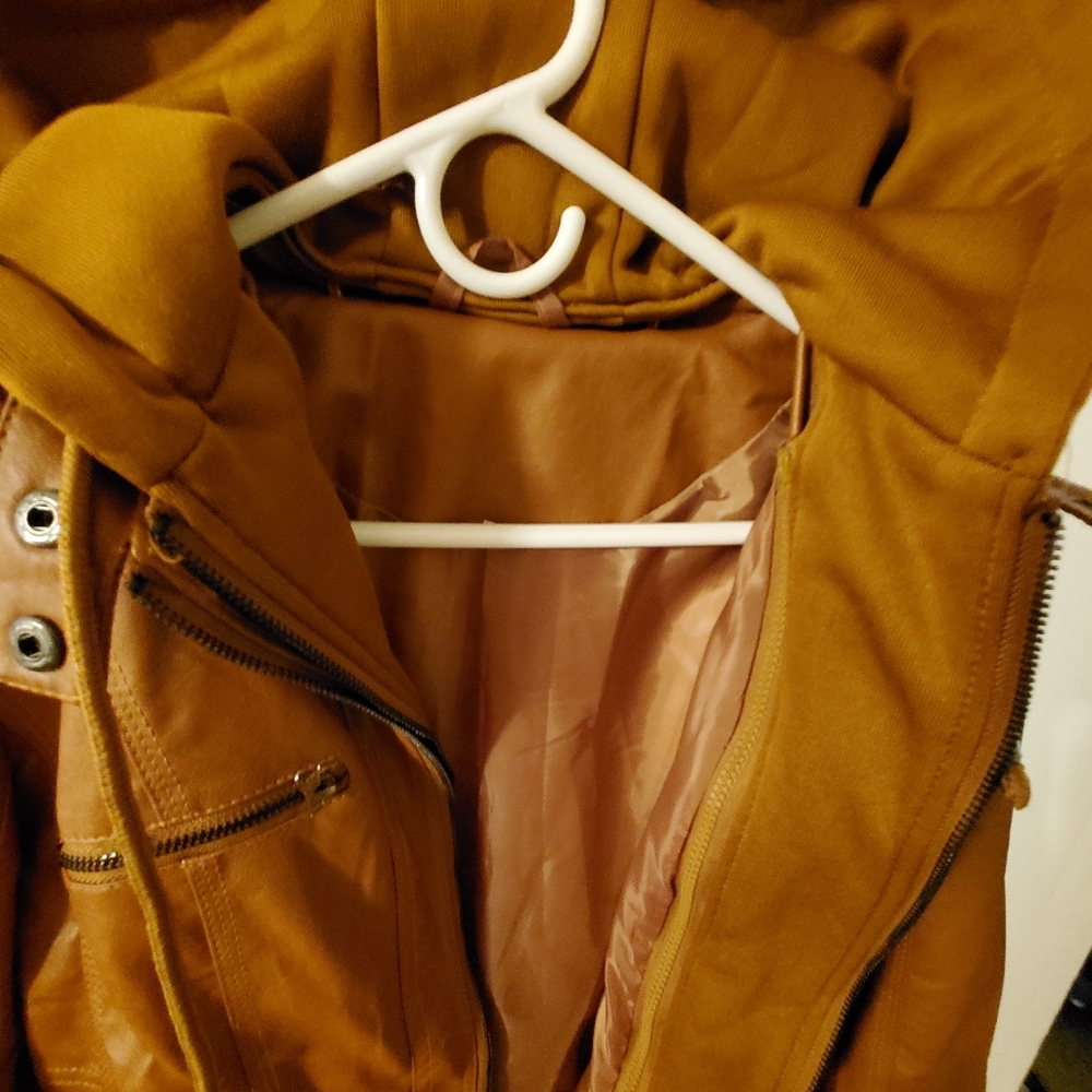 I am selling a brand new Leather Jacketk